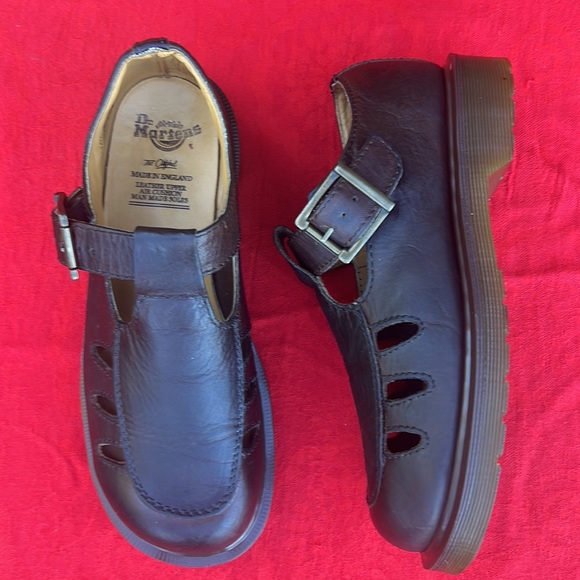 🏴󠁧󠁢󠁥󠁮󠁧󠁿 Vintage Dr. Martens MIE T-Strap Cut Out Mary Jane Loafers UK 5 - Picture 1 of 17